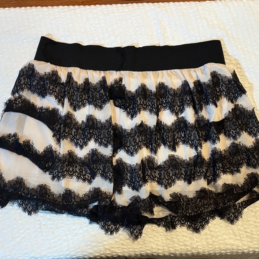 RUE21 Black and Cream Lace Skirt